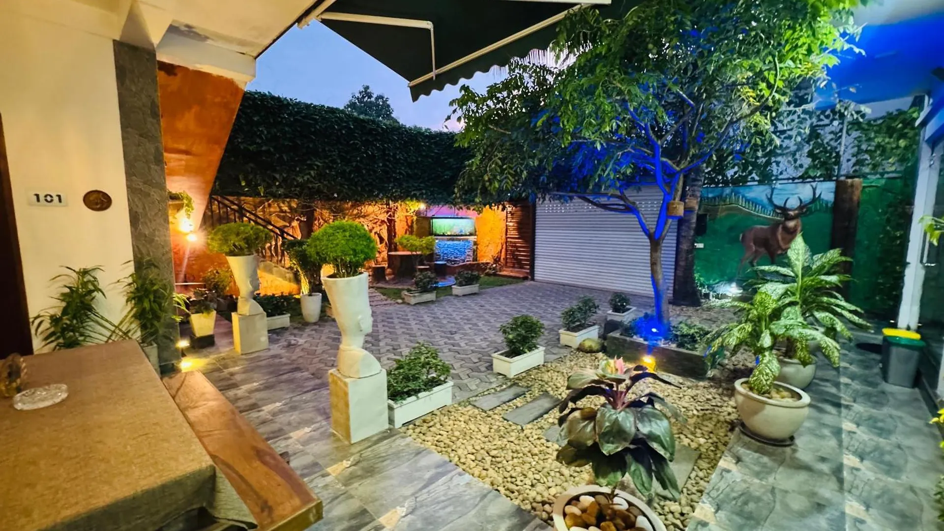 Bed & Breakfast Airport J Dream Resort Dewamottawa